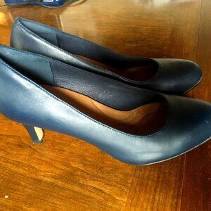 Clarks Navy Blue Pumps (worn 2x)